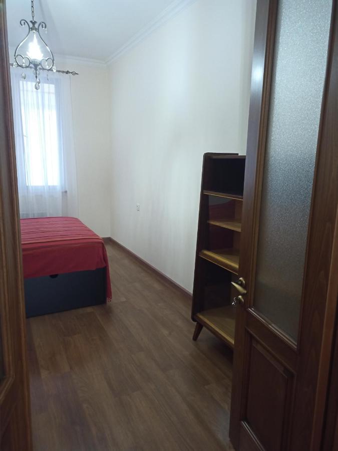 יירבאן Spacious One Bedroom Apartment In The City Centre מראה חיצוני תמונה