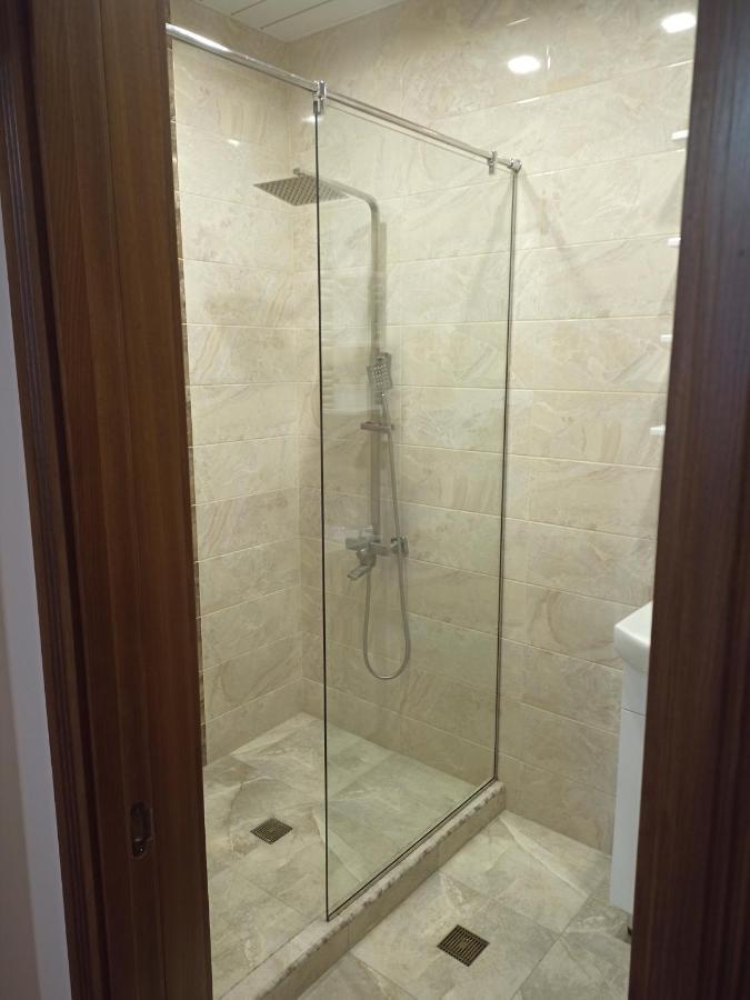 יירבאן Spacious One Bedroom Apartment In The City Centre מראה חיצוני תמונה