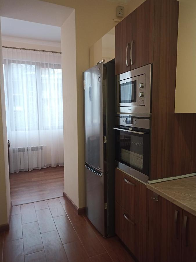 יירבאן Spacious One Bedroom Apartment In The City Centre מראה חיצוני תמונה