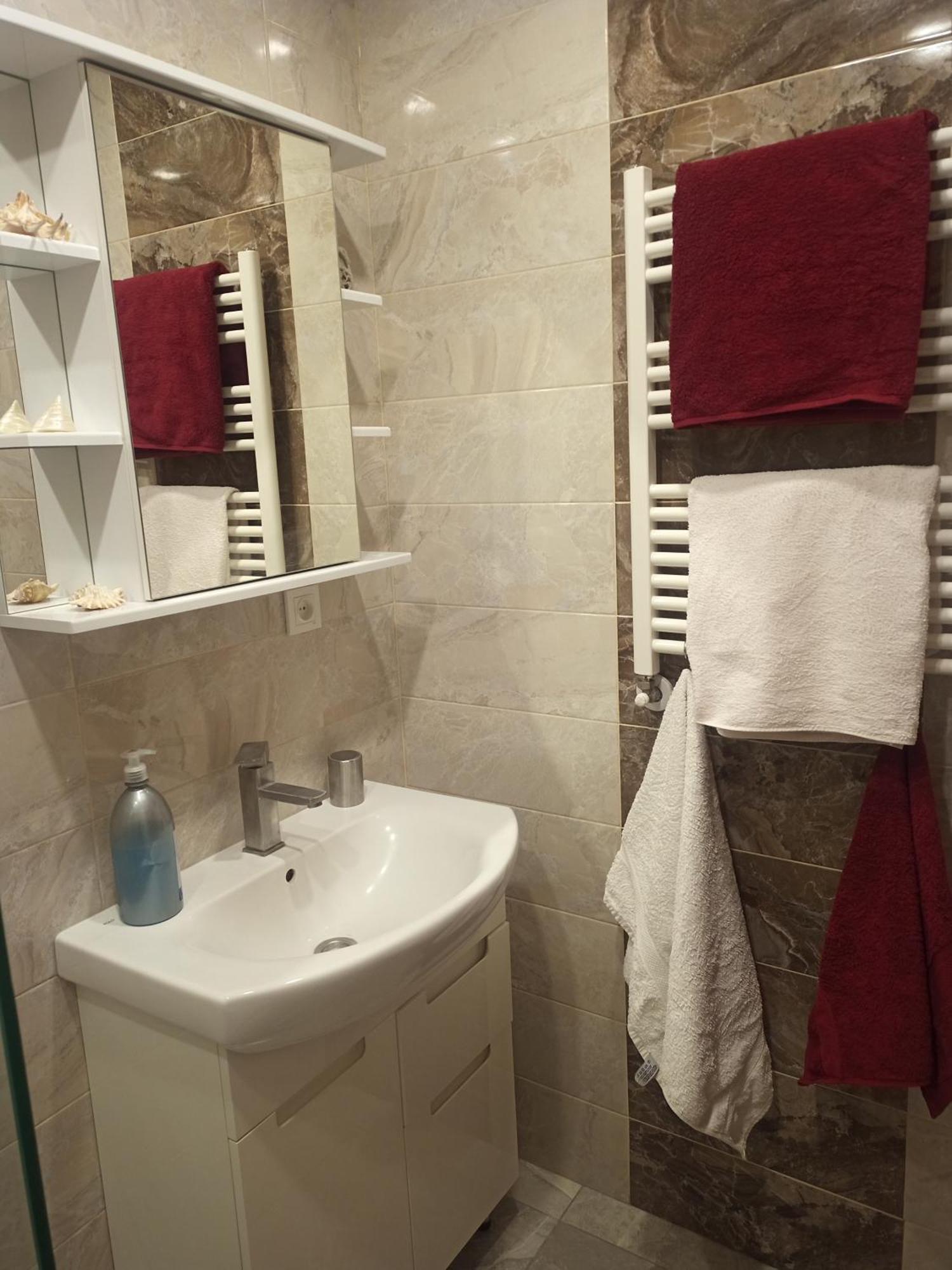 יירבאן Spacious One Bedroom Apartment In The City Centre מראה חיצוני תמונה
